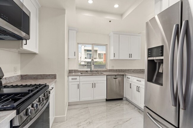 Building Photo - 1315 S Saltair Ave
