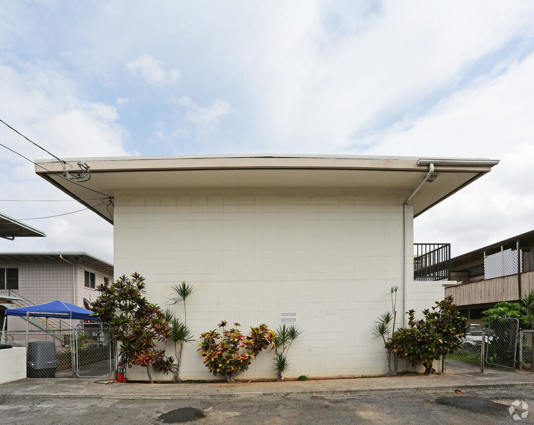 Building Photo - 2120 Kapiolani Blvd