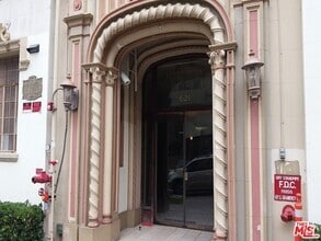 Building Photo - 621 S Gramercy Pl