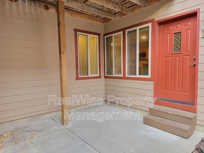 Building Photo - 163 NW Flagline Dr