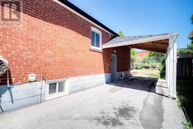 Building Photo - 111 Ellington Dr