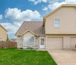 Building Photo - 1113 Dean Dr