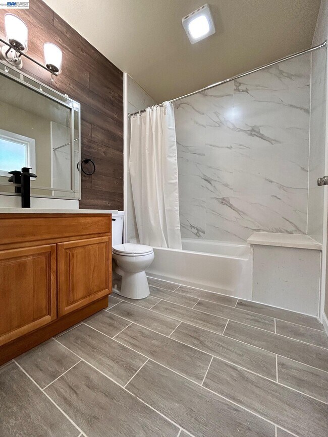 Foto del edificio - 213 E Ruby St