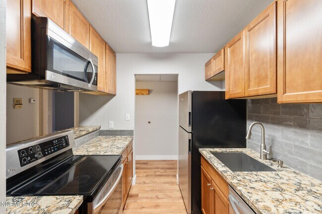 Foto del edificio - 2955 Lakeside Dr