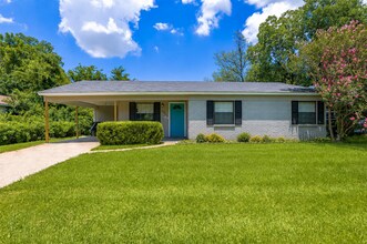 Building Photo - 3217 Thunderbird Ln