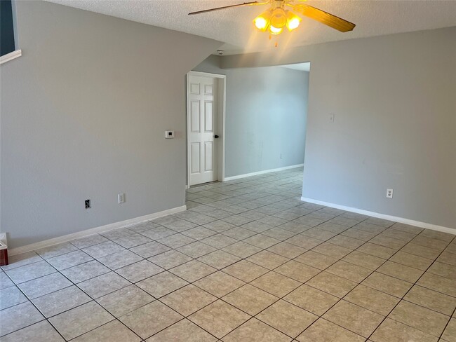 Foto del edificio - 7740 Ellis Dr