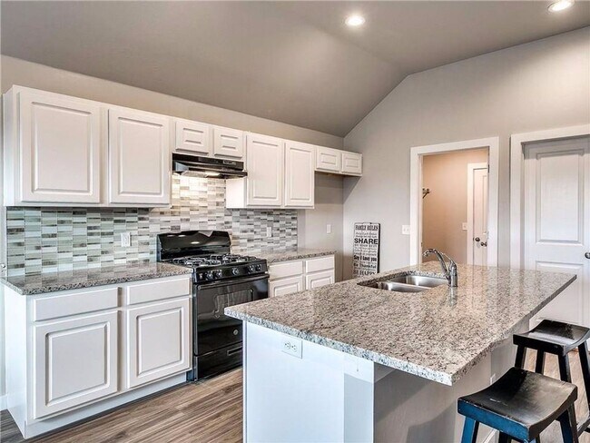 Foto del edificio - Beautiful 3/2 on a .56 acre lot!