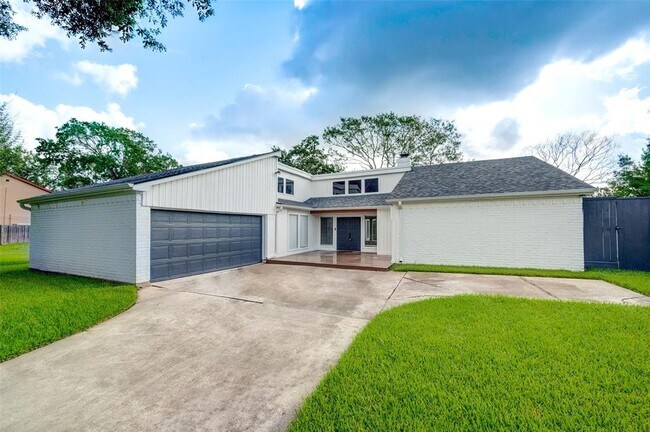 Foto del edificio - 1011 Stoney Hill Dr
