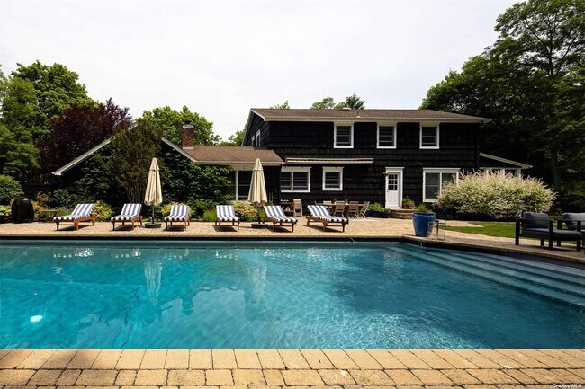 Building Photo - 8 Beaverbrook Dr