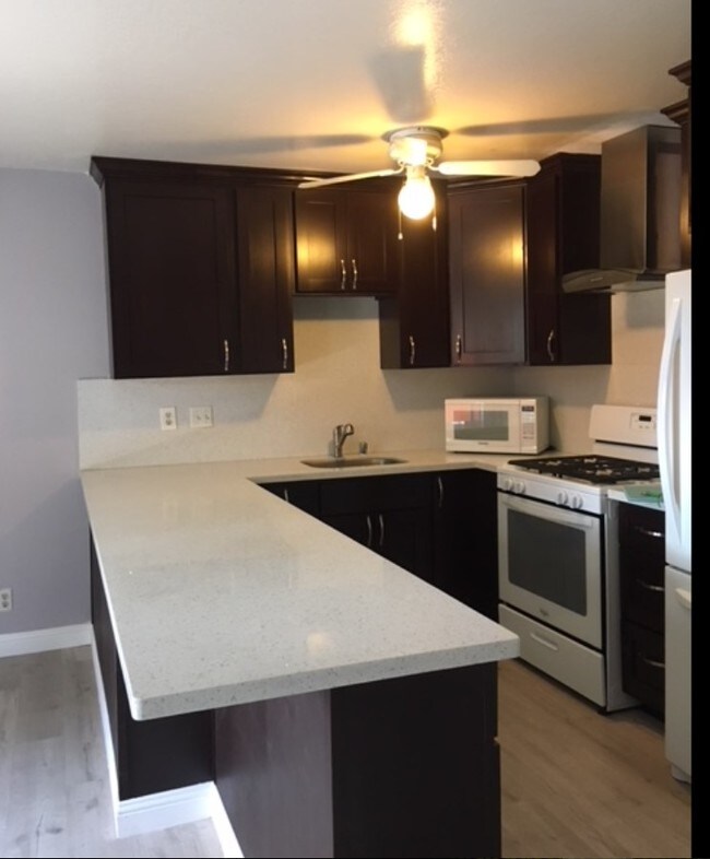 Foto del edificio - 912 Snowberry Ct