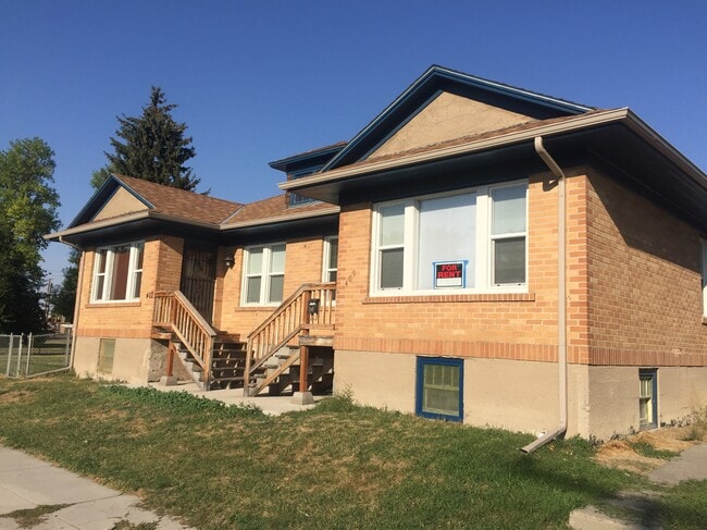 Building Photo - 409 5th St S