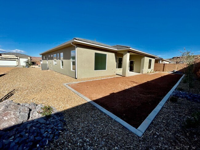 Foto del edificio - BRAND NEW Three Bedroom Home in Desert Cliffs