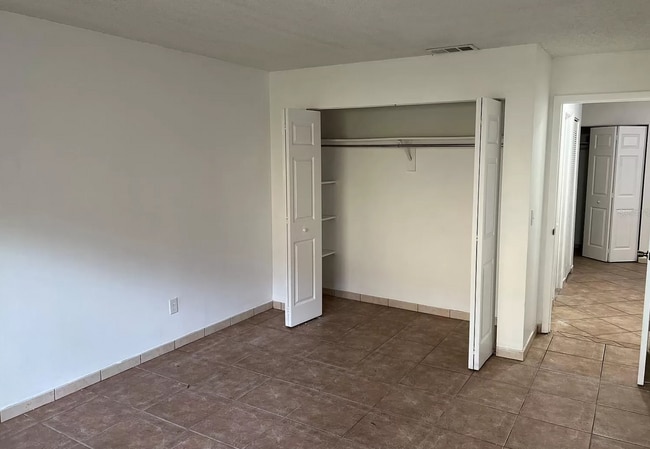 Building Photo - 642 Kenwick Cir