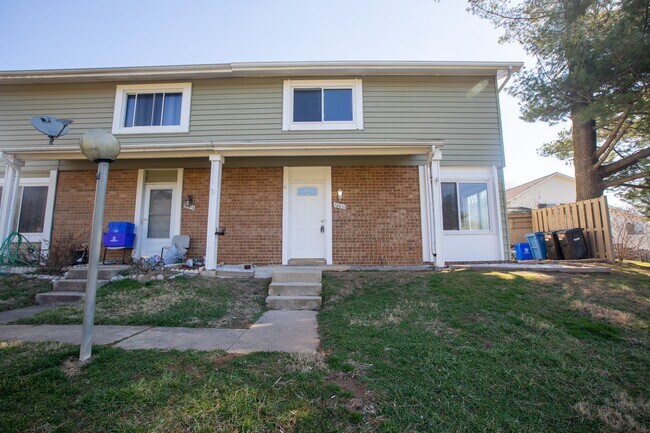 Building Photo - Beautiful 3 BR/1.5 BA EOG Townhome in Germ...