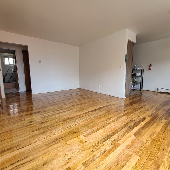 Living Room - 7006 Cottage Ave