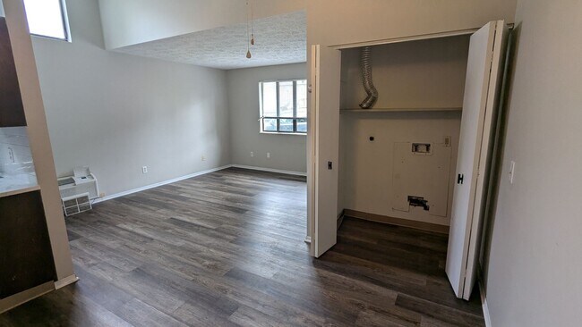 Foto del edificio - MN Cedar Village (801)