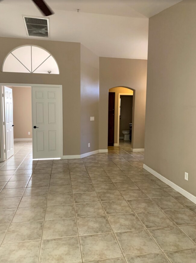 Building Photo - Beautiful 3 Bed/2 Bath Single Family Home ...