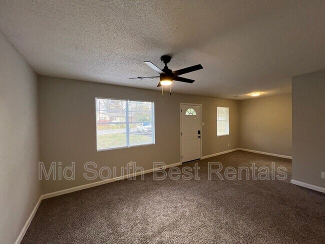 Building Photo - 1621 Winfield Rd