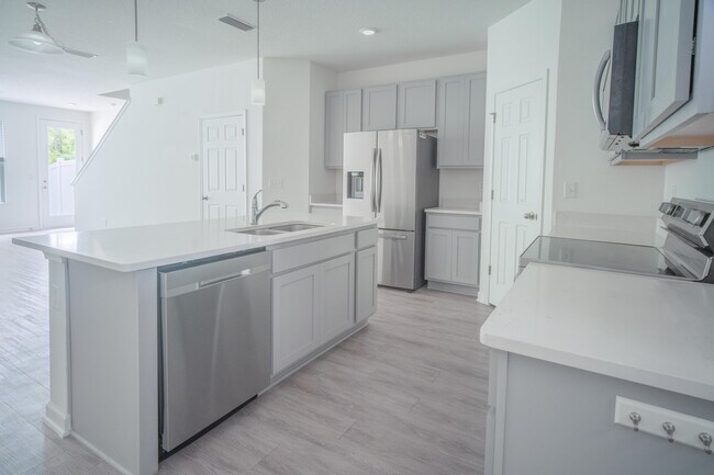 Foto del edificio - 26 Ridge Lake Rd