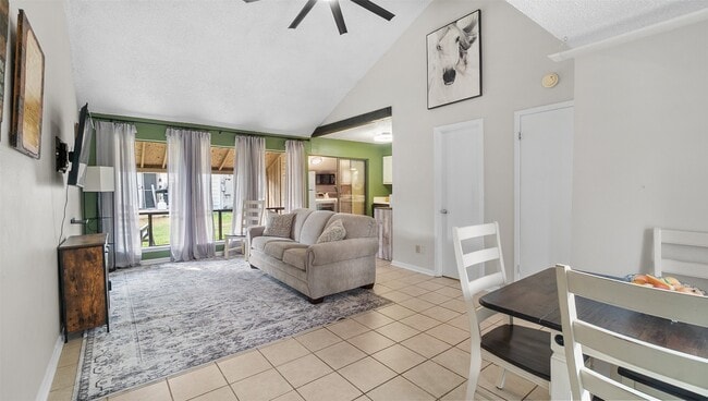 Foto del edificio - 68 Westwood Dr W