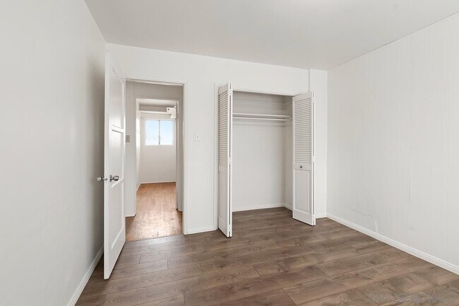 Dormitorio - 7437 Hyatt St