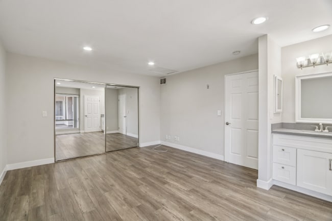 Building Photo - 626 E Verdugo Ave