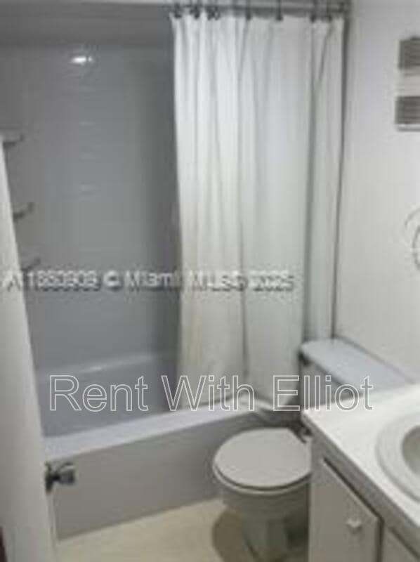 Building Photo - 1811 Sabal Palm Dr