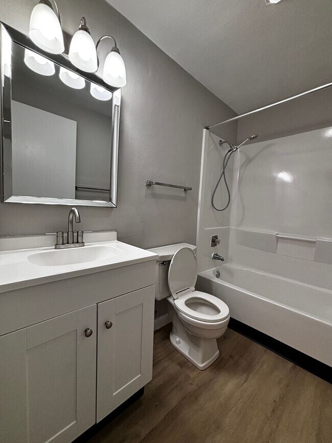 Foto del edificio - Charming 2 bedroom- 1bath  apartment with washer dryer hook-up