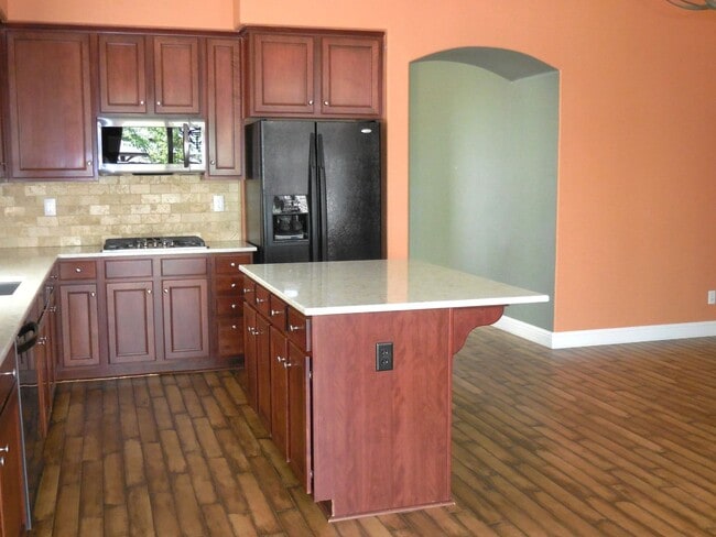 Building Photo - Spacious Single Story Home in Springlake!