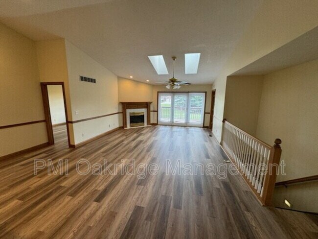 Building Photo - 1001 Laurel Tree Ct