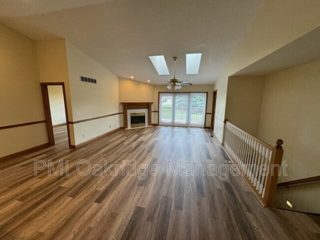 Foto del edificio - 1001 Laurel Tree Ct
