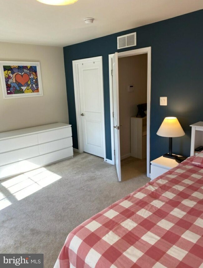 Foto del edificio - 1241 Derry Ln