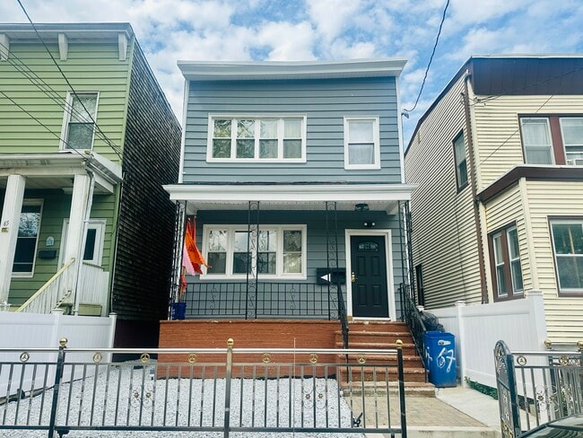 Building Photo - 67 Winfield Ave