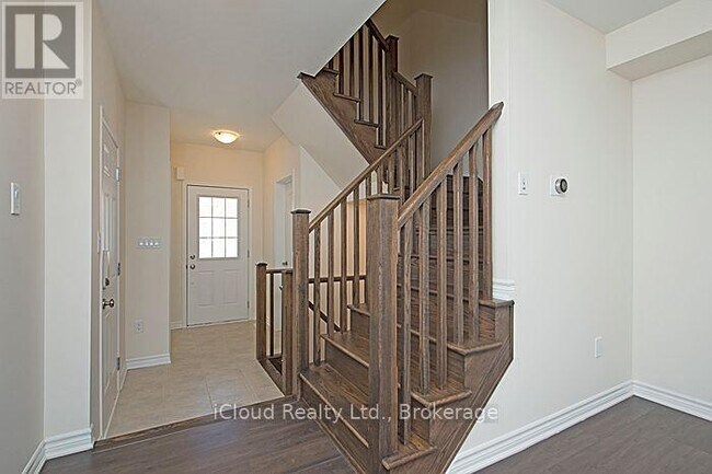 Building Photo - 1646 Gainer Cres