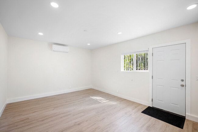 Building Photo - 941 Verdugo Circle Dr