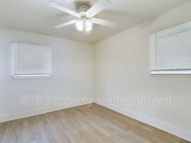 Foto del edificio - 15411 Barat Ave