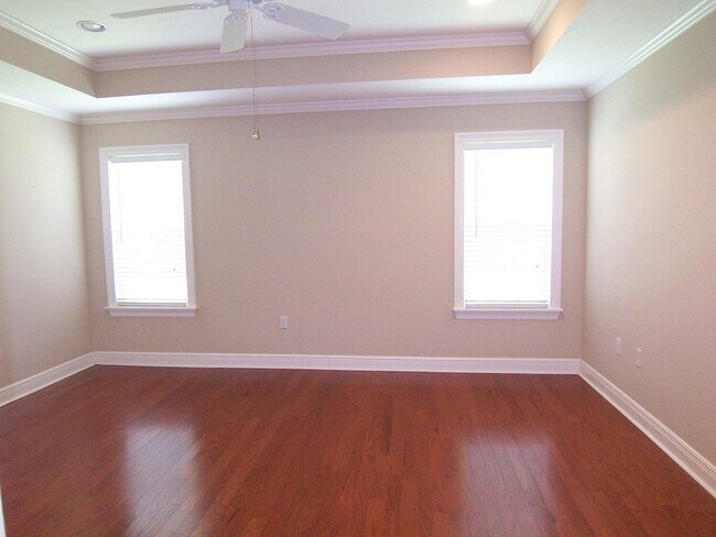 Foto del edificio - 127 Huntington Dr