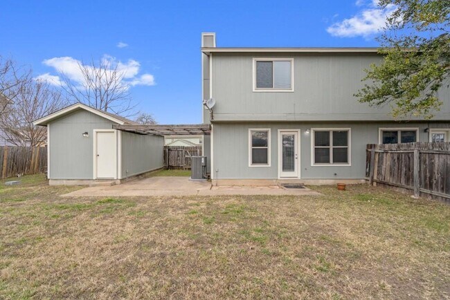 Foto del edificio - 8807 Springmail Cir