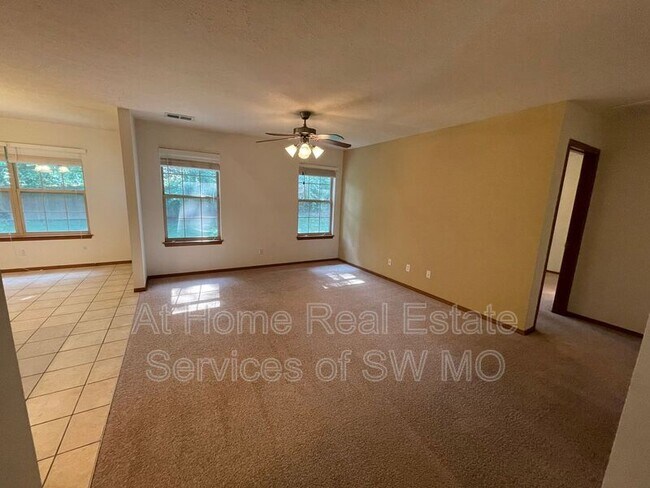 Foto del edificio - 1496 Riverside Rd