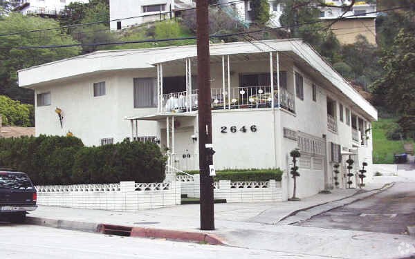 Primary Photo - 2646 N Beachwood Dr