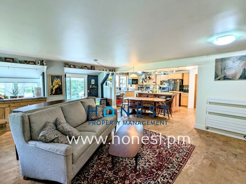 Foto principal - 45 Harding Rd