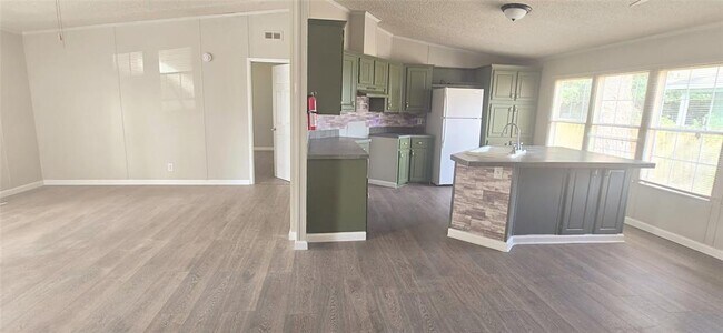 Foto del edificio - 16886 W Lynbrook