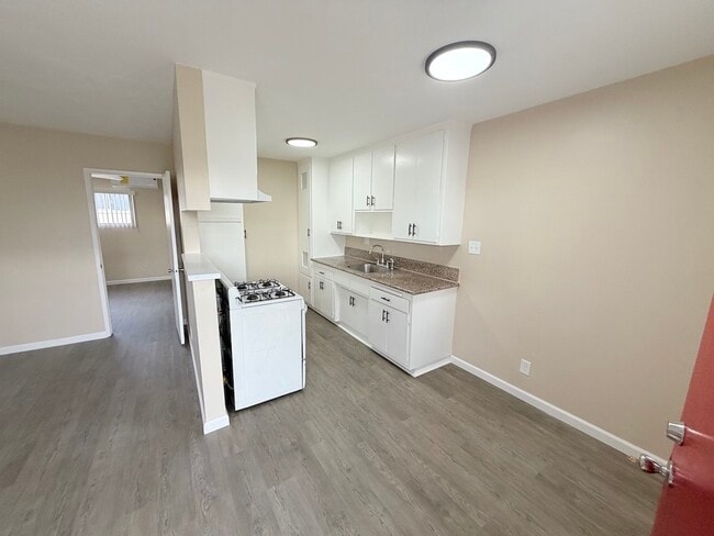 Building Photo - 414 N San Gabriel Ave