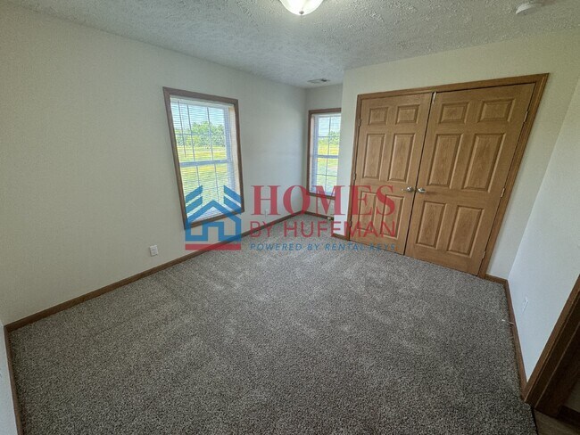 Building Photo - Three Bedroom Townhouse | Two Bath | Chandler
