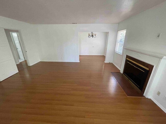 Building Photo - LOVELY SHERMAN OAKS HOME!