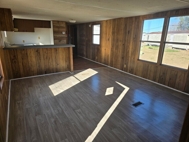 Building Photo - 472 Ruben Wells Rd