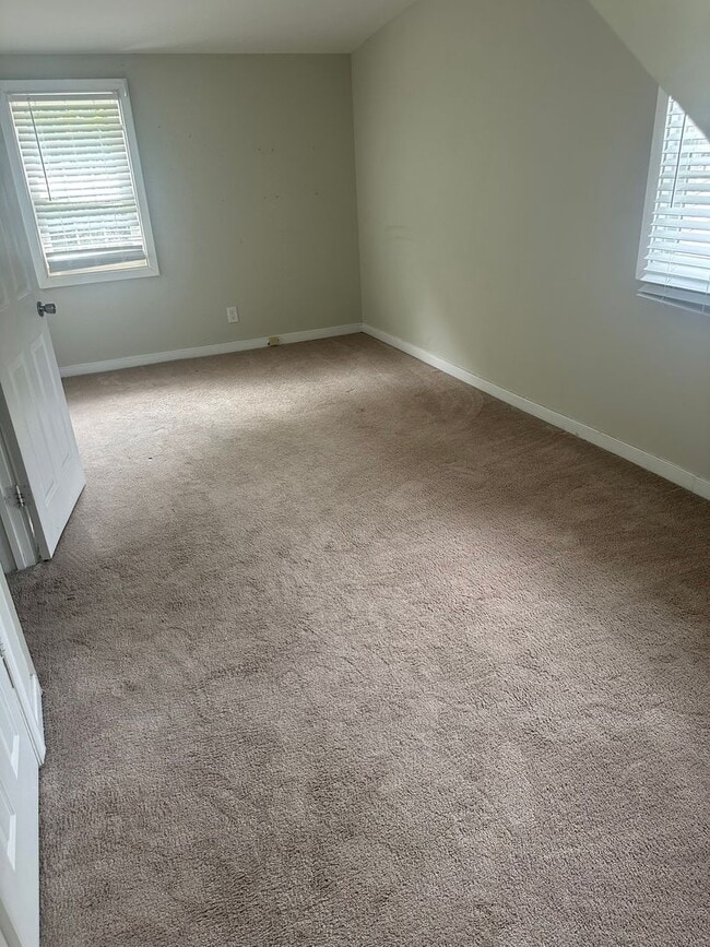 Building Photo - 903 Willow Lawn Dr