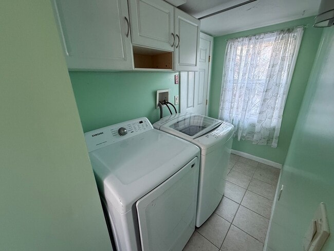 Building Photo - Spacious 4-Bedroom Home for Rent in Laconia – $2,095/month