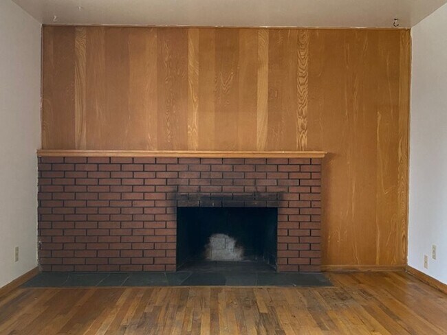 Foto del edificio - Central Valley Bungalow 3BR/1BA - Large Fe...