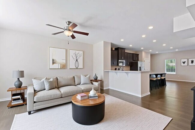 Foto del edificio - BEAUTIFULLY RENOVATED TOWNHOME IN MECHANICSVILLE